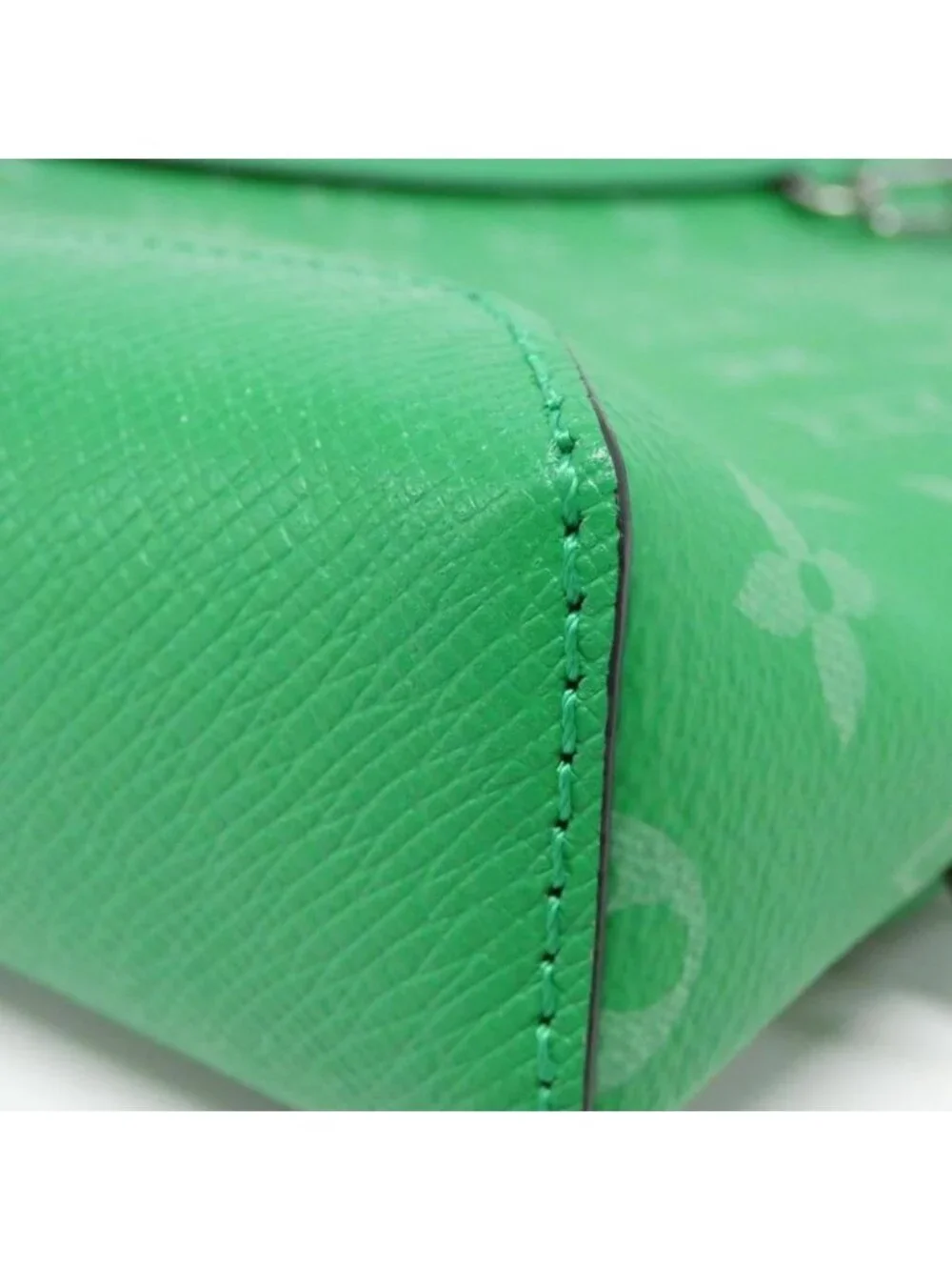 Louis Vuitton Taiga Rama Duo Ring Back Bag